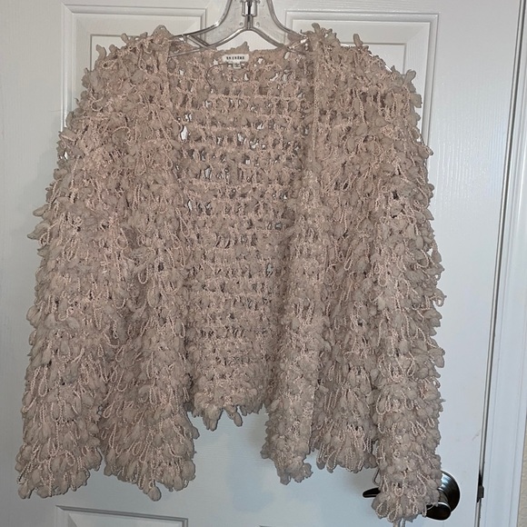 Creme Sweater knitted Cardigan . SZ Large. NEW not worn . Very cute fabric - Picture 1 of 4